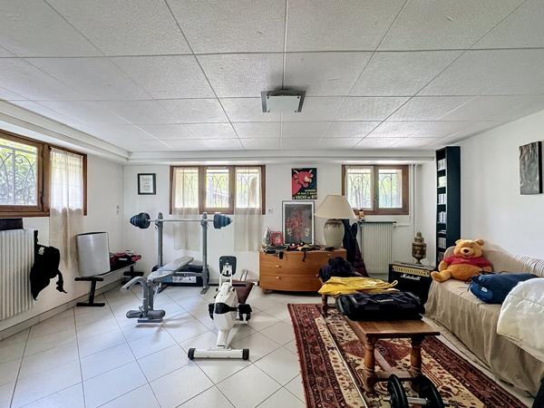 PONTAULT-COMBAULT – MAISON FAMILIALE DE 180 M² – 5 CHAMBRES – 2 SUITES – SOUS-SOL INTÉGRAL