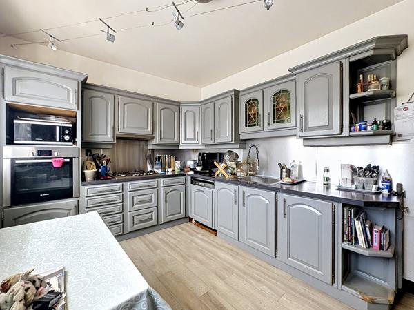 PONTAULT-COMBAULT – MAISON FAMILIALE DE 180 M² – 5 CHAMBRES – 2 SUITES – SOUS-SOL INTÉGRAL