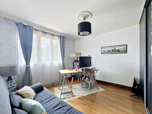 PONTAULT-COMBAULT – MAISON FAMILIALE DE 180 M² – 5 CHAMBRES – 2 SUITES – SOUS-SOL INTÉGRAL