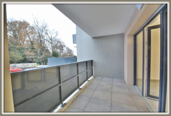 Dpt Gironde (33), à louer VILLENAVE D'ORNON appartement T3 de 78,51 m²  - Plain pied- 2 Places de parking