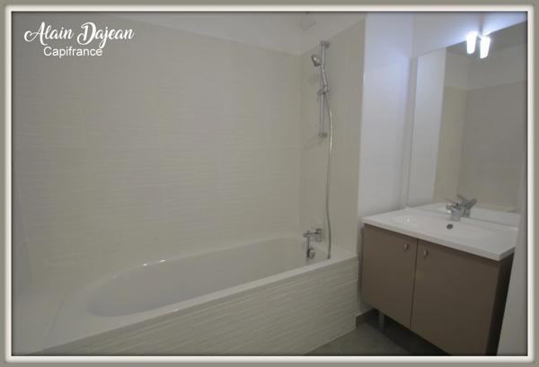Dpt Gironde (33), à louer VILLENAVE D'ORNON appartement T3 de 78,51 m²  - Plain pied- 2 Places de parking