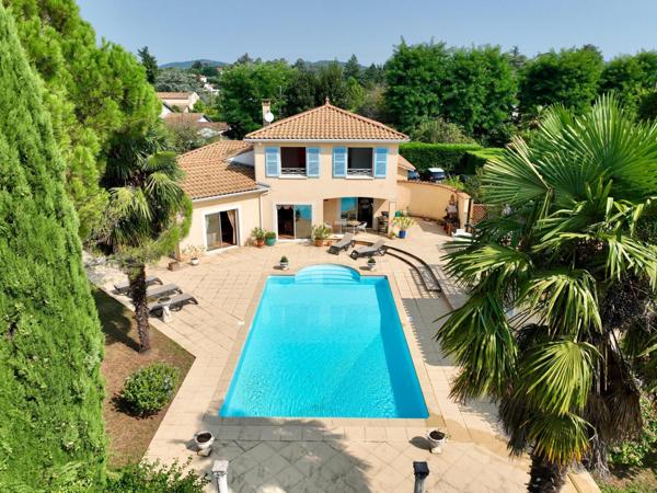 Maison d’architecte avec piscine. Élégance et sérénité à Saint-Didier