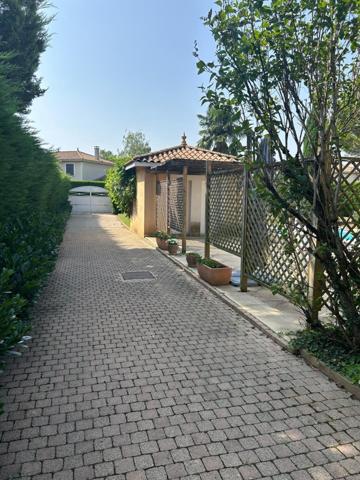 Maison d’architecte avec piscine. Élégance et sérénité à Saint-Didier