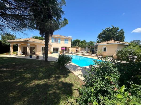Maison d’architecte avec piscine. Élégance et sérénité à Saint-Didier