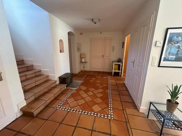 Maison d’architecte avec piscine. Élégance et sérénité à Saint-Didier