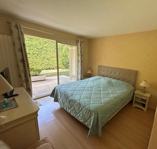 Maison d’architecte avec piscine. Élégance et sérénité à Saint-Didier