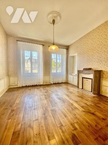 Maison de ville avec garage et jardin