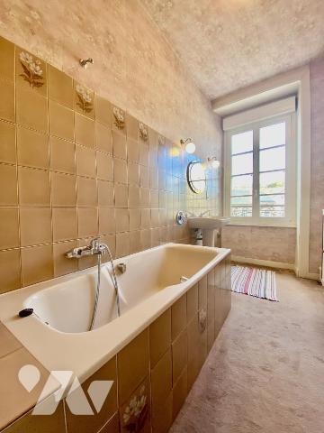 Maison de ville avec garage et jardin