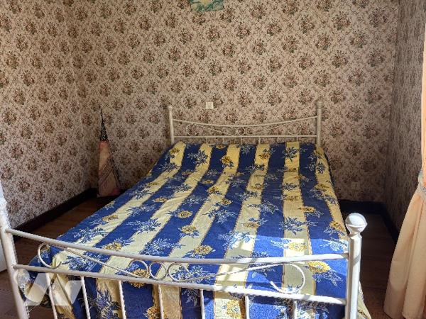 Villa cossue  avec garage ,véranda, jardin et terrain sur l'arrière.