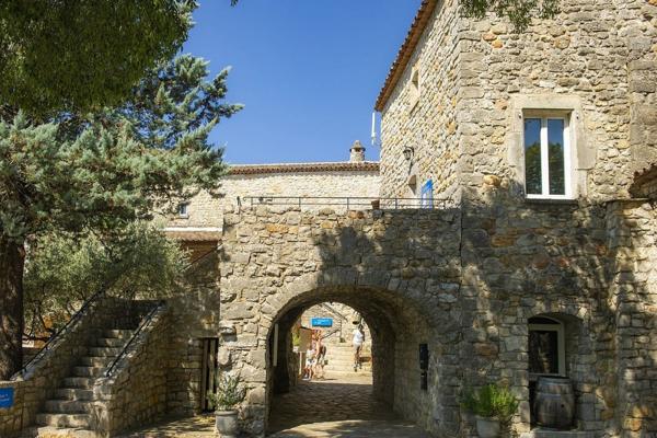 INVESTISSEMENT LOCATIF – BERRIAS ET CASTELJAU - Résidence Vacances Bleues Lou Castel***- 7,23%  de rentabilité