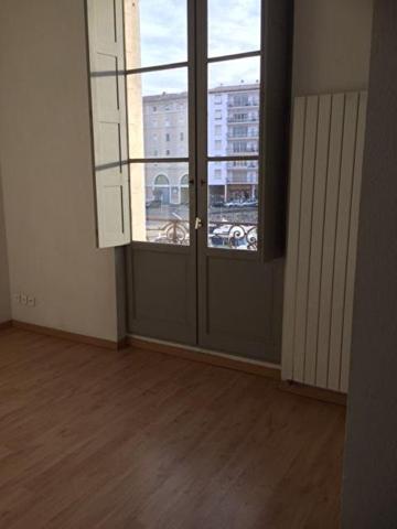 Appartement 2 chambres 68 m² avec Balcon et vue sur le canal de Beaucaire