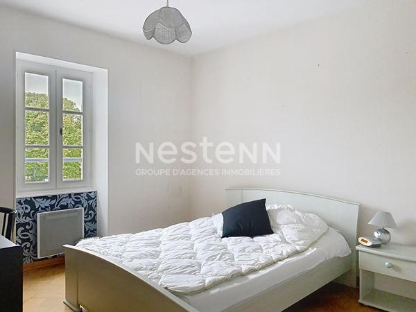 Maison de ville avec vitrine commerciale, 3 chambres, jardin et dépendances au coeur de la ville de Fontenay-le-Comte