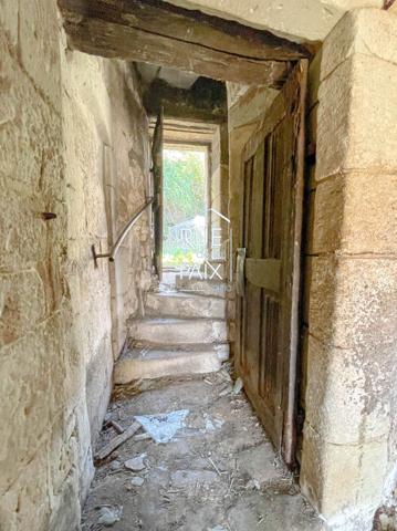 86100 SENILLE SAINT SAUVEUR Le charme et l'authenticité dans cette bâtisse