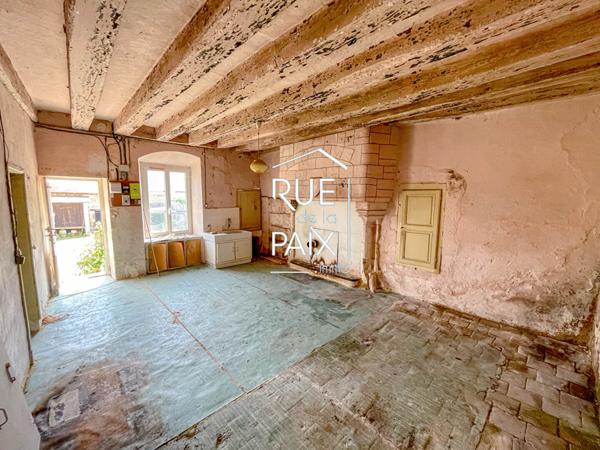 86100 SENILLE SAINT SAUVEUR Le charme et l'authenticité dans cette bâtisse