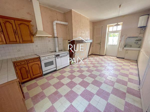 86100 SENILLE SAINT SAUVEUR Le charme et l'authenticité dans cette bâtisse