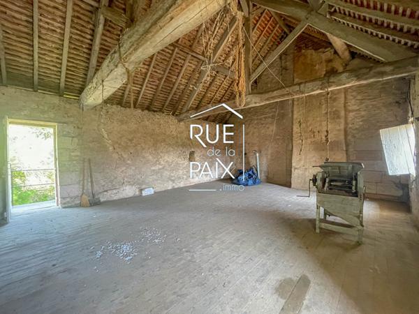 86100 SENILLE SAINT SAUVEUR Le charme et l'authenticité dans cette bâtisse