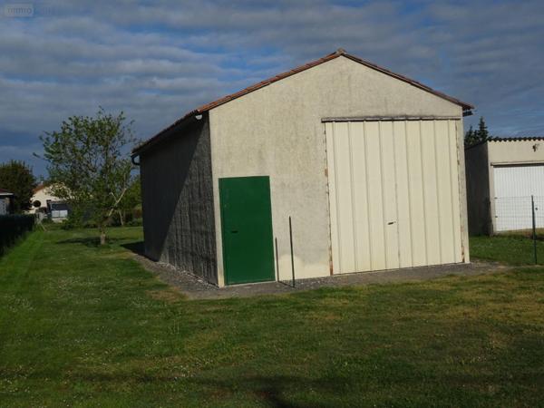 Garage - Parking à vendre à Chauvigny dans la Vienne (86300), ref : 2494