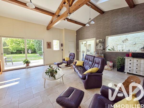 Maison à vendre 12 pièces 380 m² La Couronne