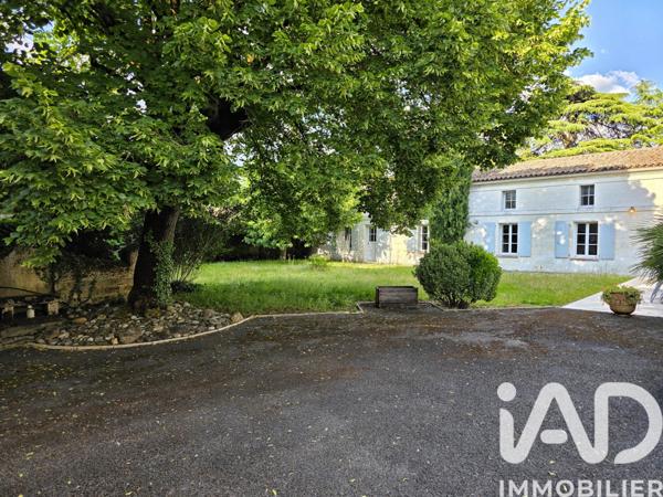 Maison à vendre 12 pièces 380 m² La Couronne