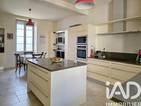 Maison à vendre 12 pièces 380 m² La Couronne