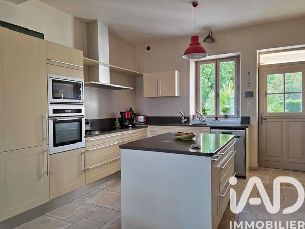 Maison à vendre 12 pièces 380 m² La Couronne