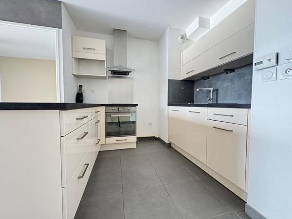 A louer Vert Beaumont 13012 Appartement type 2 avec terrasse et garage