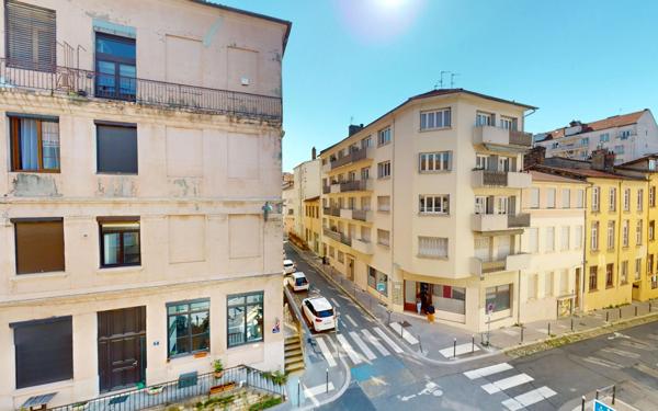Appartement à vendre    2 pièces • 62,57 m2 Lyon 1