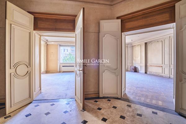 À Vendre - Immeuble Walter - Appartement -  Studio - Chambres de service - Box - Paris - 75016