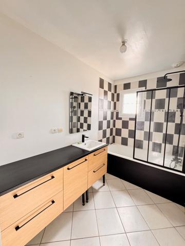 NOAILLES PROCHE MAISON 5 PIECES SEJOUR DOUBLE CUISINE AMENAGEE 3 CHAMBRES SALLE DE BAINS SOUS-SOL TOTAL JARDIN