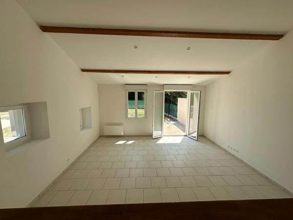 Maison 71 m², 3 pièces, 2 chambres, un bureau, terrasse, jardin, stationnement.