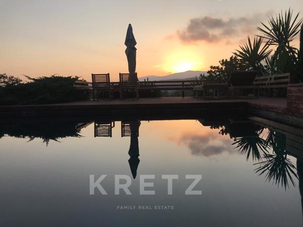 Villa d'architecte avec vue dégagée et imprenable sur le village de Saint-Paul-de-Vence