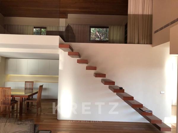 Villa d'architecte avec vue dégagée et imprenable sur le village de Saint-Paul-de-Vence