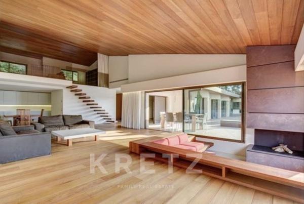 Villa d'architecte avec vue dégagée et imprenable sur le village de Saint-Paul-de-Vence