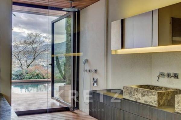 Villa d'architecte avec vue dégagée et imprenable sur le village de Saint-Paul-de-Vence