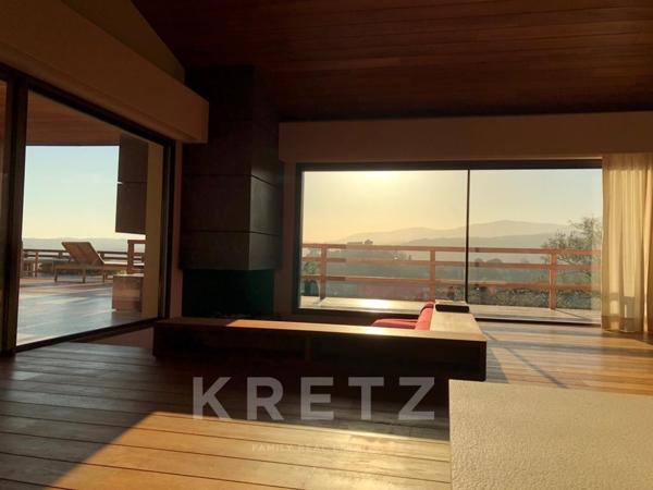 Villa d'architecte avec vue dégagée et imprenable sur le village de Saint-Paul-de-Vence