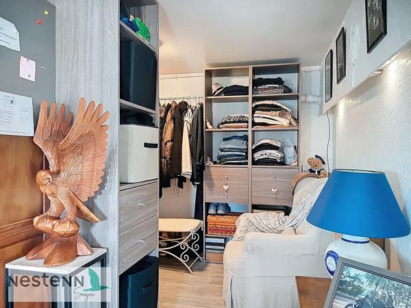 A vendre en plein centre du Gua, un grand appartement et un local à aménager au rez de chaussée