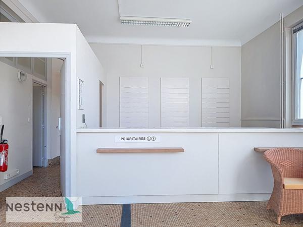 A vendre en plein centre du Gua, un grand appartement et un local à aménager au rez de chaussée