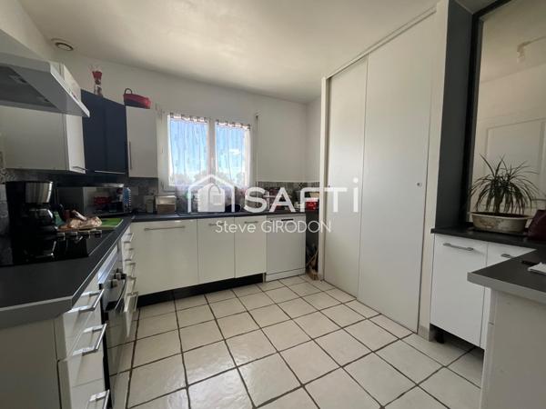 Maison de plain-pied vendue louée, offrant un investissement locatif sécurisé avec locataire en place.