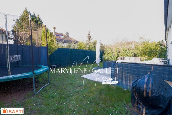 Au calme dans quartier pavillonnaire proche forêt.