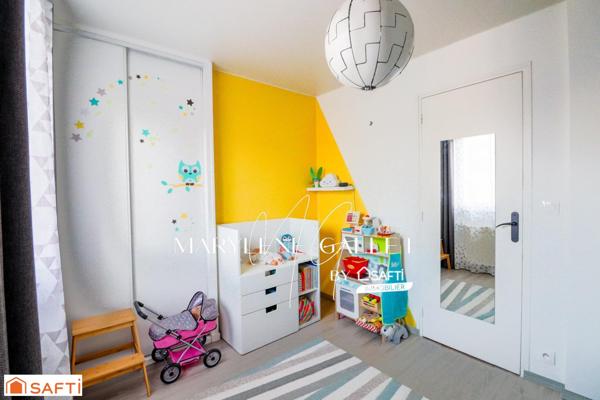 Au calme dans quartier pavillonnaire proche forêt.