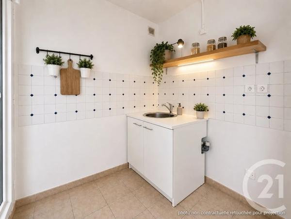 Appartement Studio à vendre  1 pièce - 23,39 m 2   ST LAURENT DU VAR  - 06