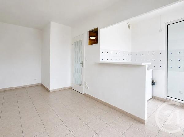 Appartement Studio à vendre  1 pièce - 23,39 m 2   ST LAURENT DU VAR  - 06