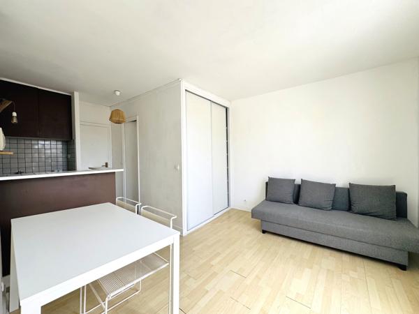 Studio 20,15 m² – Paris 17e – Dernier étage