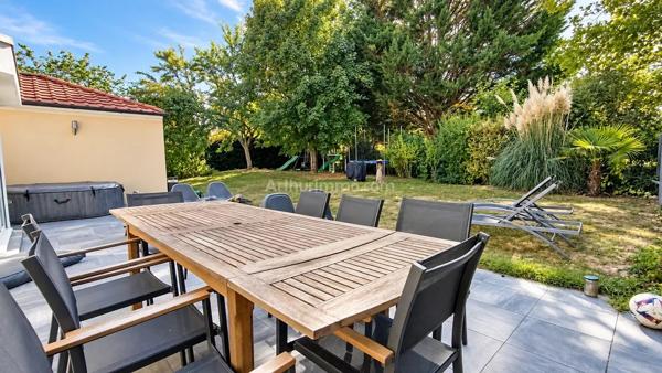 Vente                                                      Maison
                        
                     6 pièces                      152 m2                     à Bondoufle