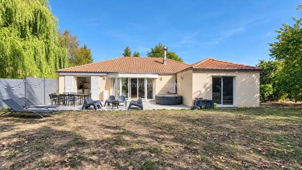 Vente                                                      Maison
                        
                     6 pièces                      152 m2                     à Bondoufle