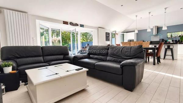 Vente                                                      Maison
                        
                     6 pièces                      152 m2                     à Bondoufle