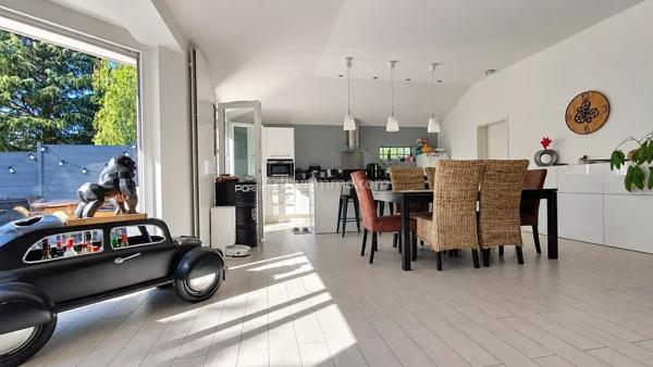 Vente                                                      Maison
                        
                     6 pièces                      152 m2                     à Bondoufle