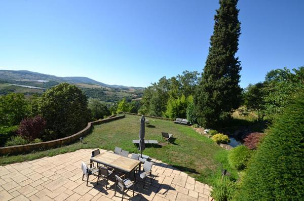 Maison de plus de 290 m2 avec plus de 6 000 m2  de terrain