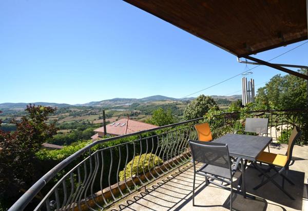 Maison de plus de 290 m2 avec plus de 6 000 m2  de terrain
