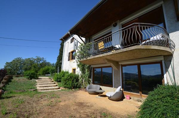 Maison de plus de 290 m2 avec plus de 6 000 m2  de terrain